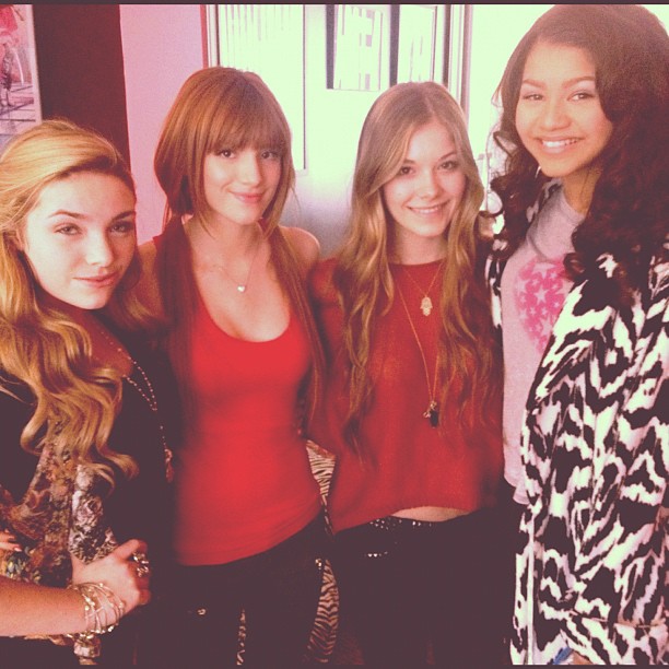 bella-thorne-zendaya-friends-shake-it-up-last-day-on-set-1