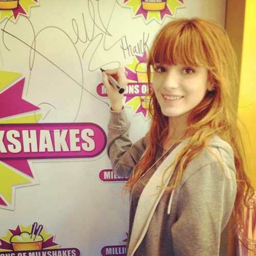 Bella Thorne milkshake