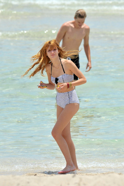 Disney+star+Bella+Thorne+shows+off+beach+body+X5gWOnwgg_Jl