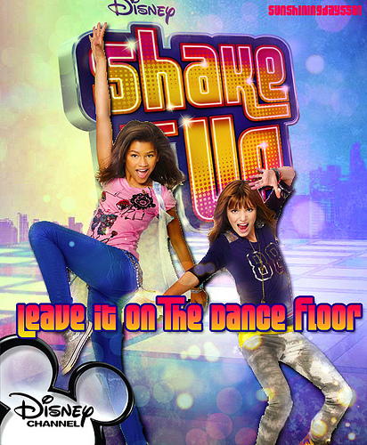 Shake-it-Up-photoshoot-zendaya-coleman-31110058-412-500